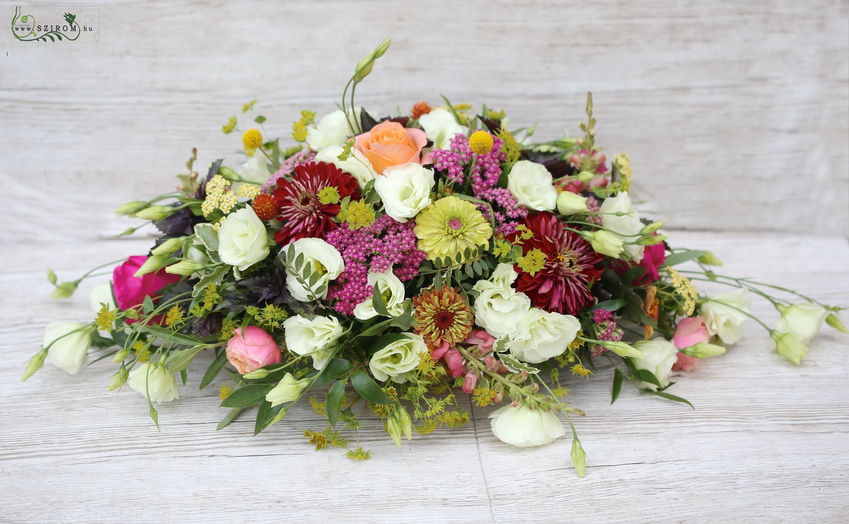Blumenlieferung nach Budapest - Brautpaartisch Blumendekoration