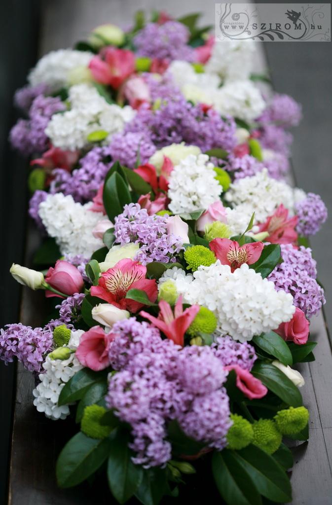 flower delivery Budapest - Main table centerpiece with lilac (lisianthus, Peruvian lilies, daisis, purple, white), wedding