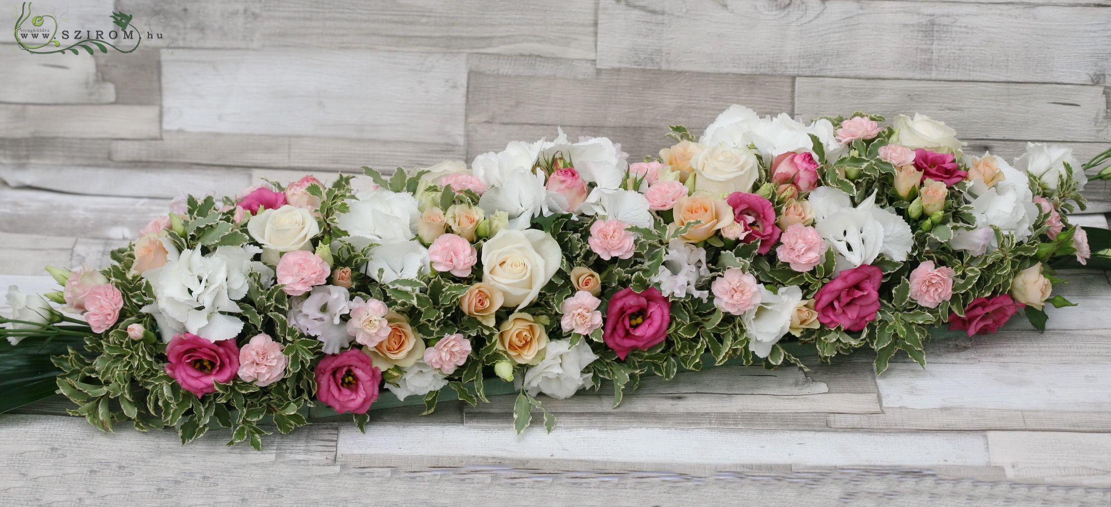 flower delivery Budapest - Main table centerpiece with pastel flowers, Károly kert Budapest (lisianthus, roses, spray carnation, spray roses, pink, peach, white), wedding