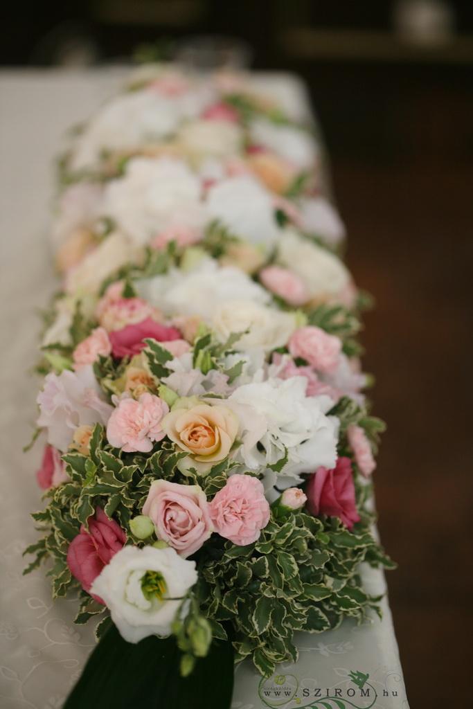 flower delivery Budapest - Main table centerpiece with pastel flowers, Károly kert Budapest (lisianthus, rose, hydrangea, carnation, pink, peach, white), wedding