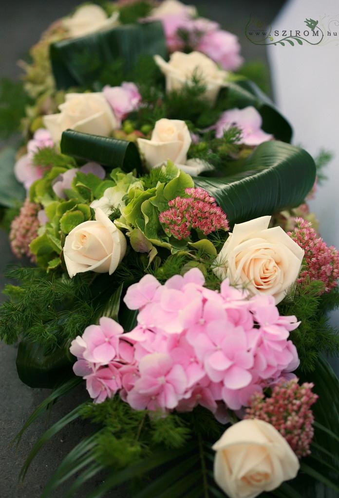 flower delivery Budapest - Main table centerpiece with hydrangeas and roses (sedum, rose, hydrangea, hypericum, pink, white, green), wedding