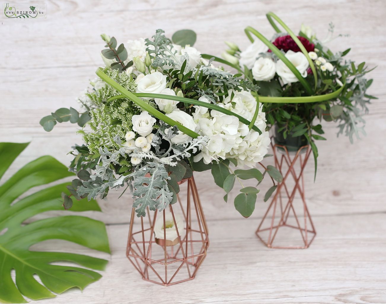 flower delivery Budapest - Geometric centerpiece 1pc (white, rosegold)