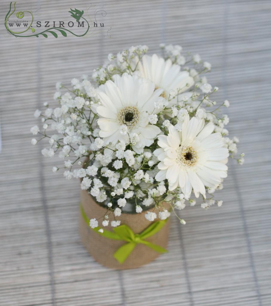 Virágküldés Budapest - Gerberák befőttes üvegben asztaldísz (gerbera, rezgő, fehér), esküvő