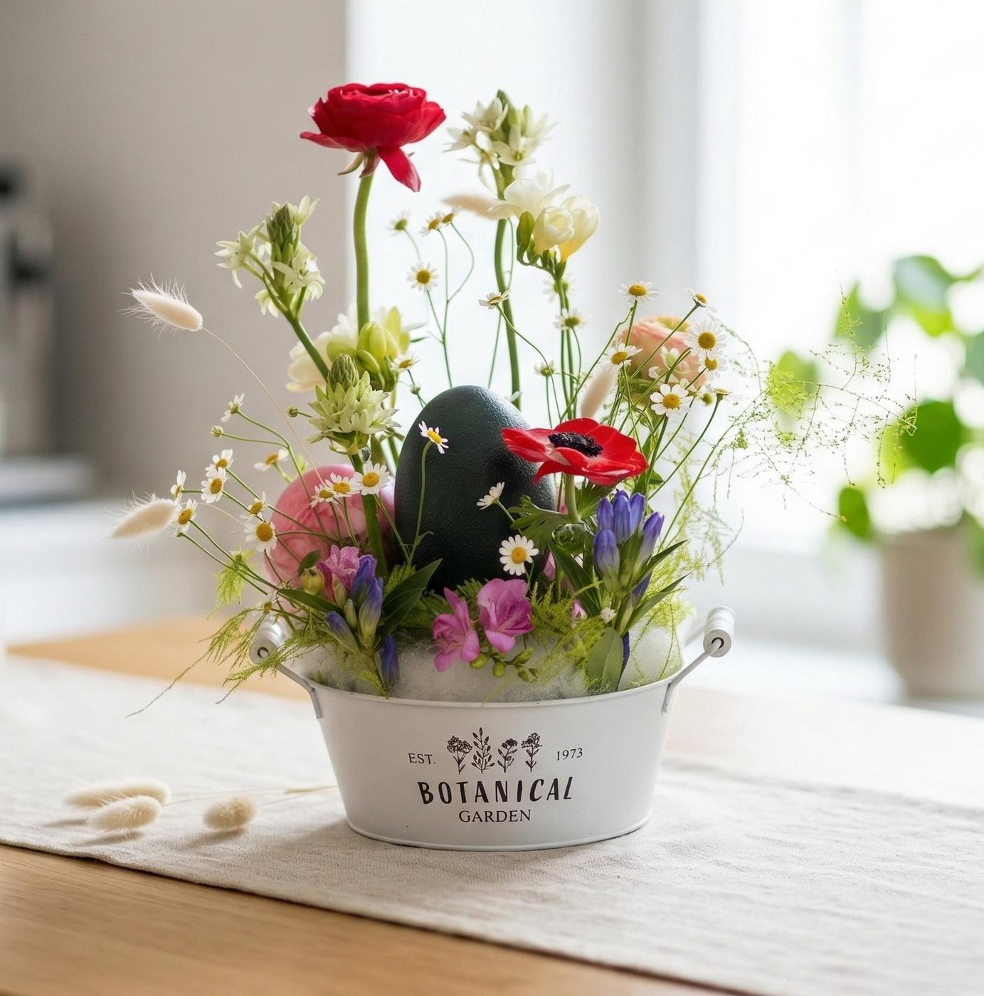 Blumenlieferung nach Budapest - Osterblumenschale mit Emu-Ei und Frühlingsblumen