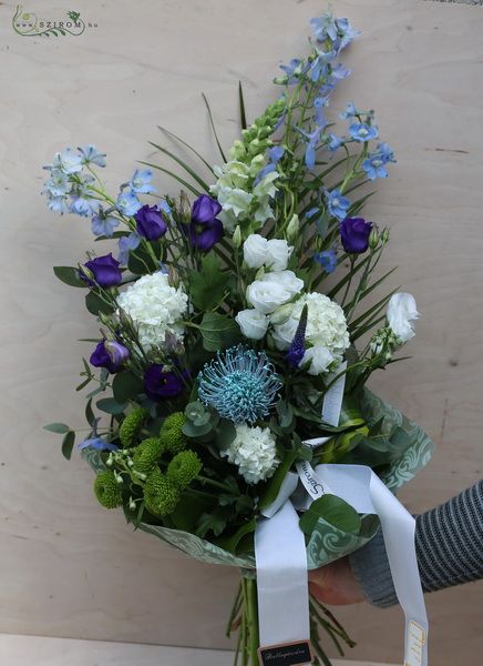 flower delivery Budapest - blue and white graduation bouquet 