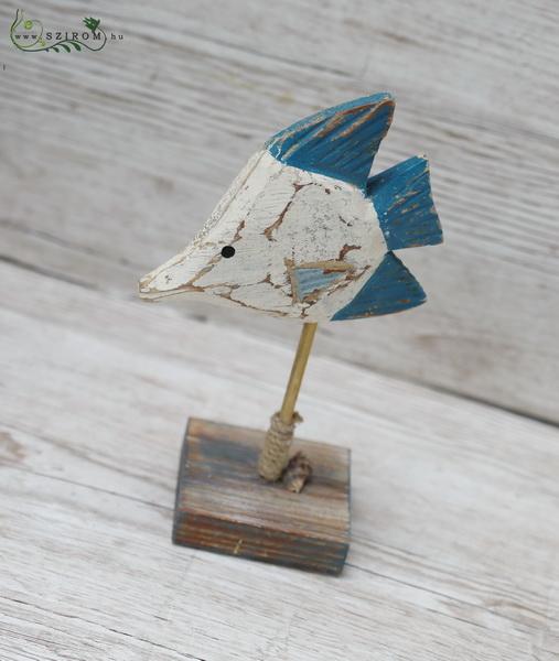 flower delivery Budapest - blue-white fish on wooden base (21.5cm) (blue, white)