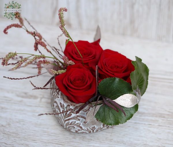 flower delivery Budapest - Small Heart pot with 3 red roses