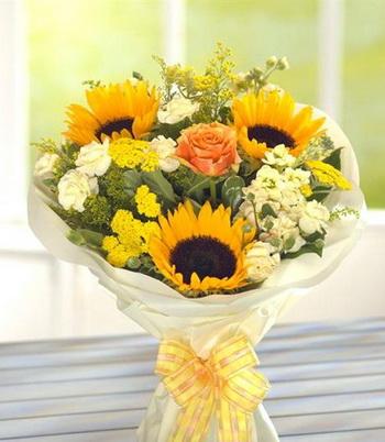 flower delivery Budapest - small hand tied with sunflowers and wild flowers in paper vase (10 stems)