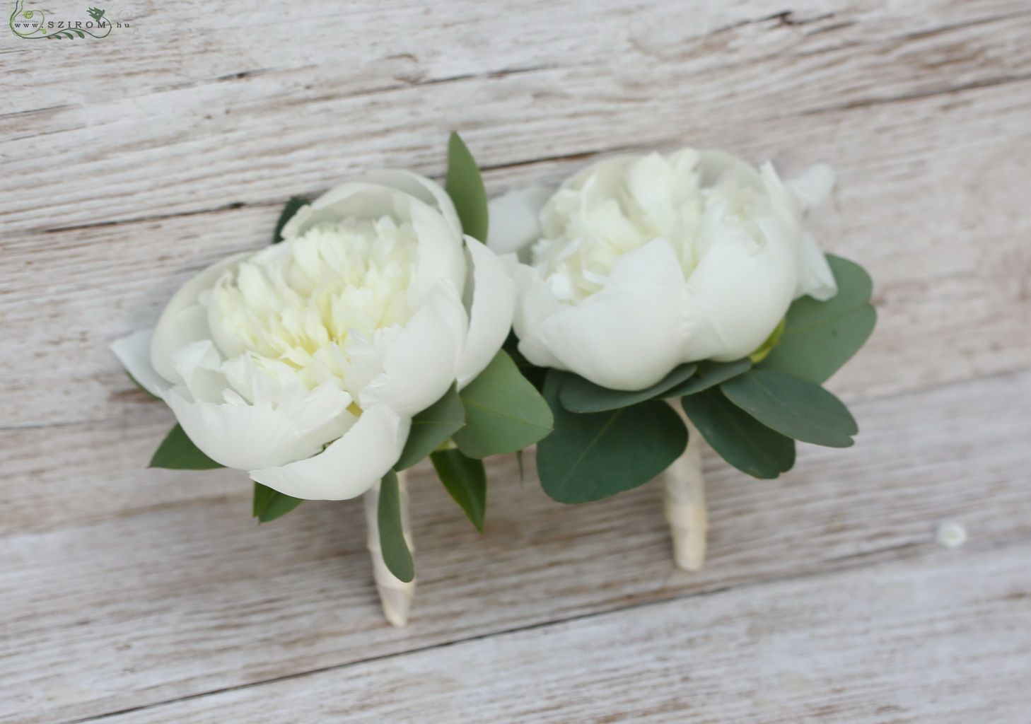 flower delivery Budapest - Boutonniere of peonie (white) 1 pc