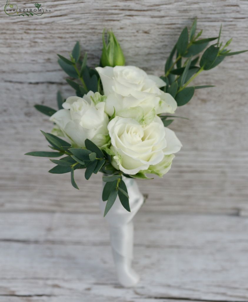 flower delivery Budapest - Boutonniere of spray rose (white)