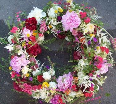 Blumenlieferung nach Budapest - Trauer Kranz