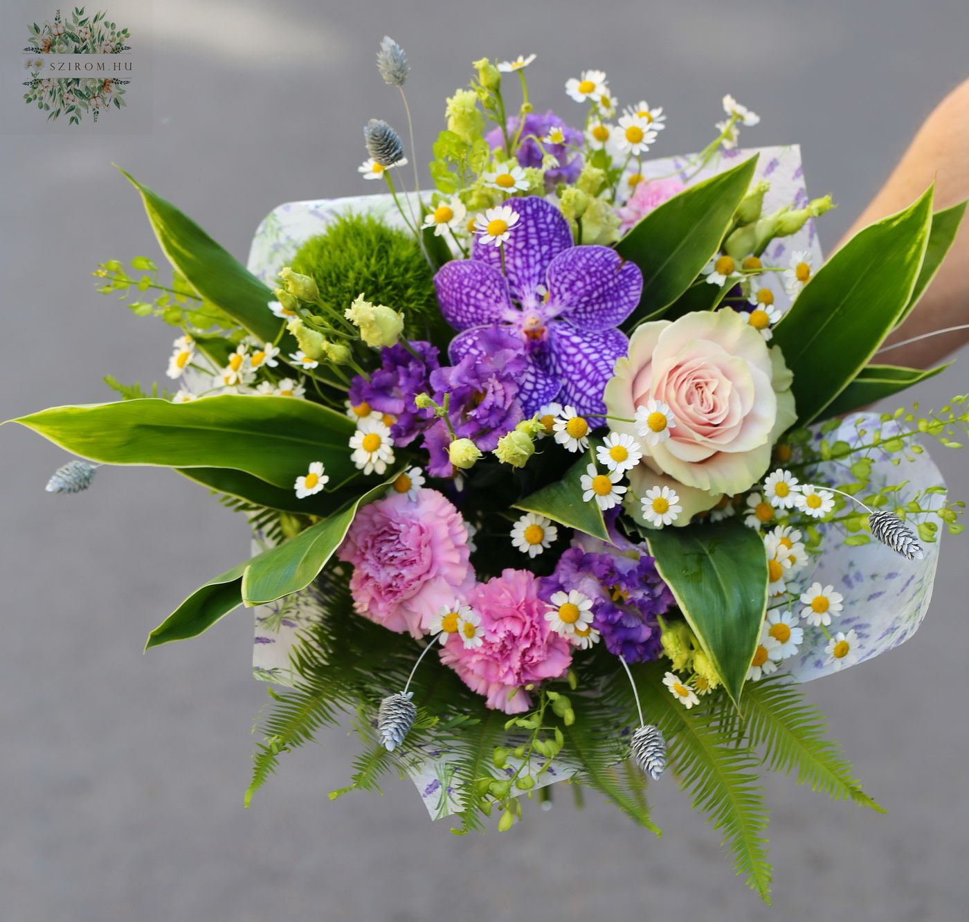 flower delivery Budapest - Airy bouquet with vanda orchid (11 stems)
