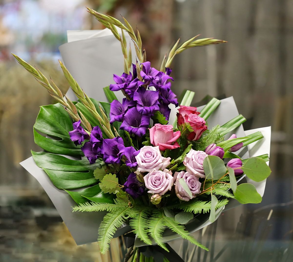 flower delivery Budapest - purple bouquet with gladiola