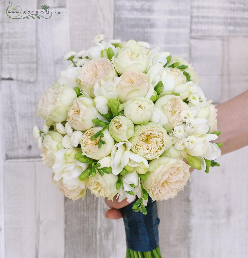 flower delivery Budapest - Bridal bouquet with english roses, freesias, matricarias (white, cream, peach)
