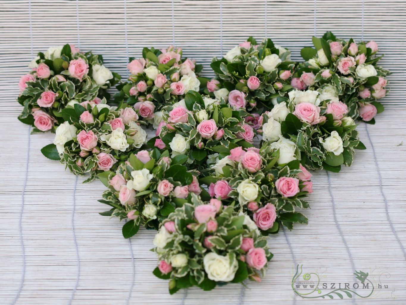 flower delivery Budapest - Mini centerpieces with mini roses 1 db (pink, white), wedding