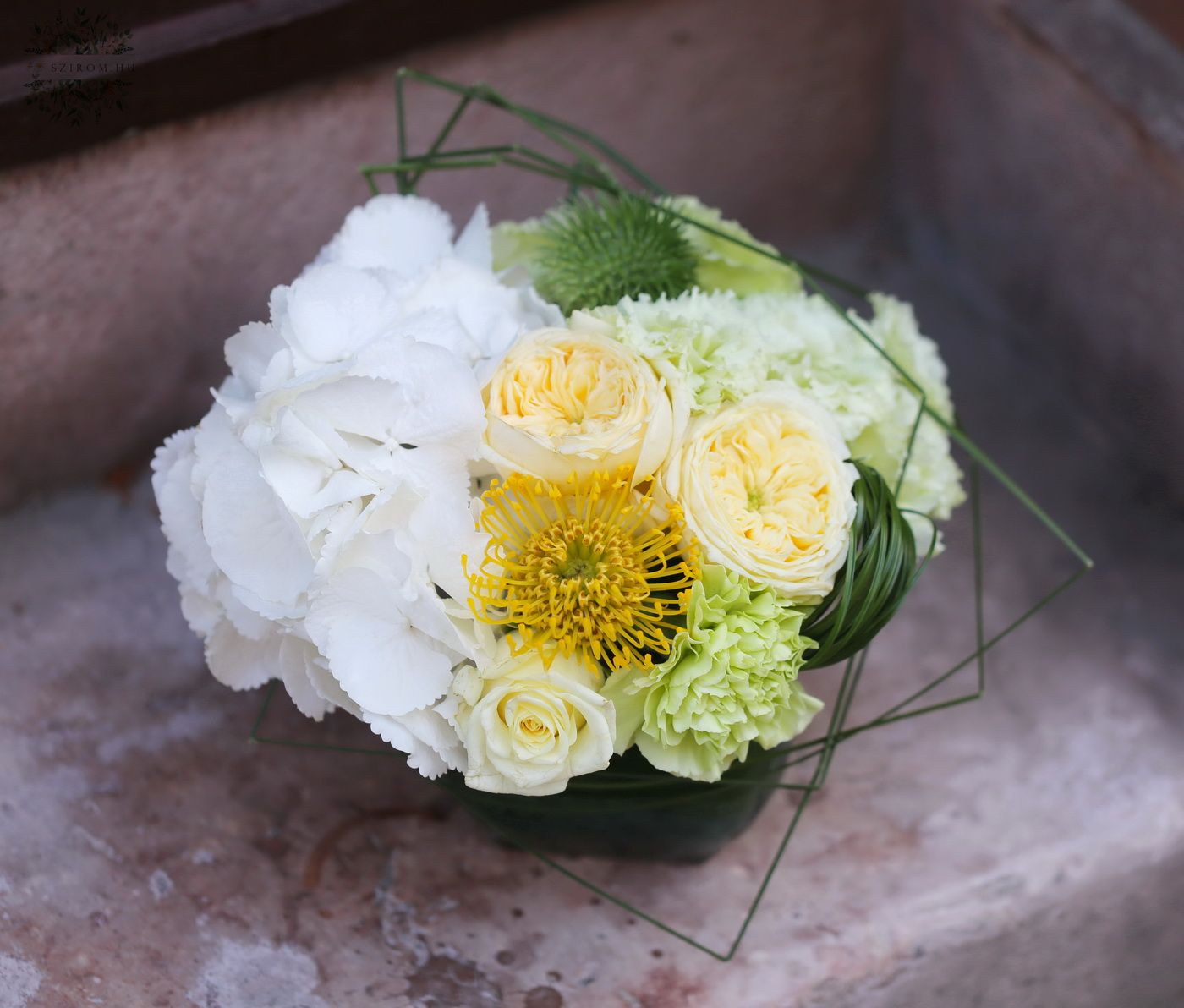 flower delivery Budapest - Modern glass cube with foamy summer cooling colored flowers