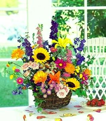 flower delivery Budapest - big summer mix basket (25 stems)