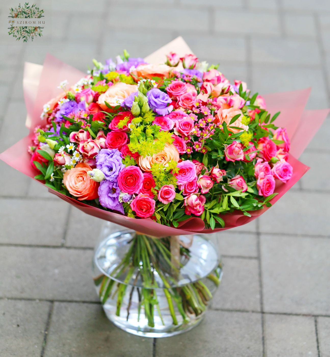 Blumenlieferung nach Budapest - großer rosa-pfirsichfarbener Blumenstrauß in einer Glasvase (44 Blumen)