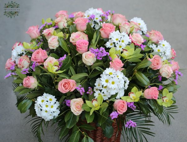 Blumenlieferung nach Budapest - Großer Blumenkorb mit Rosen, Orchideen, Gänseblümchen, Limonien (92 Stängel)