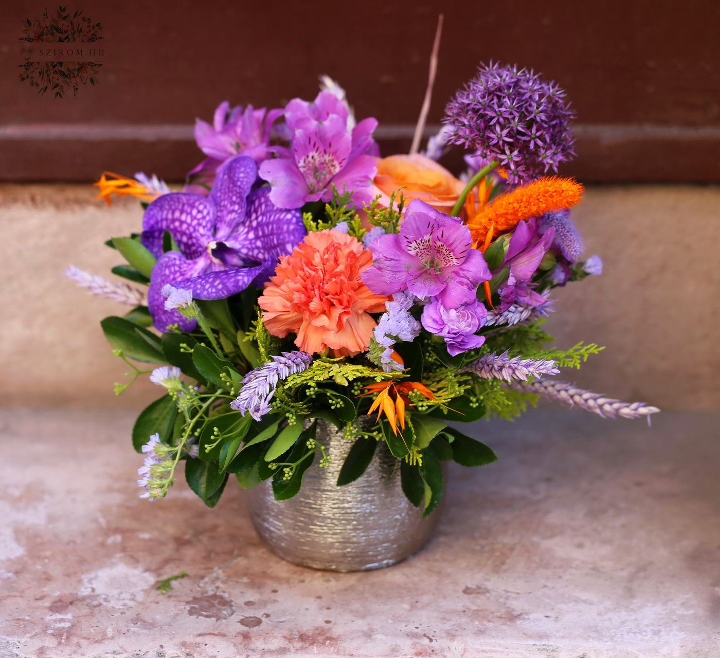 Blumenlieferung nach Budapest - Kleines, farbenfrohes Sommer Blumenarrangement in modernem Topf, mit Orchidee