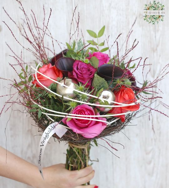 Blumenlieferung nach Budapest - Herbst Rose, Calla, Eryngium Bouquet mit Äpfeln (11 + 4 Stiele)