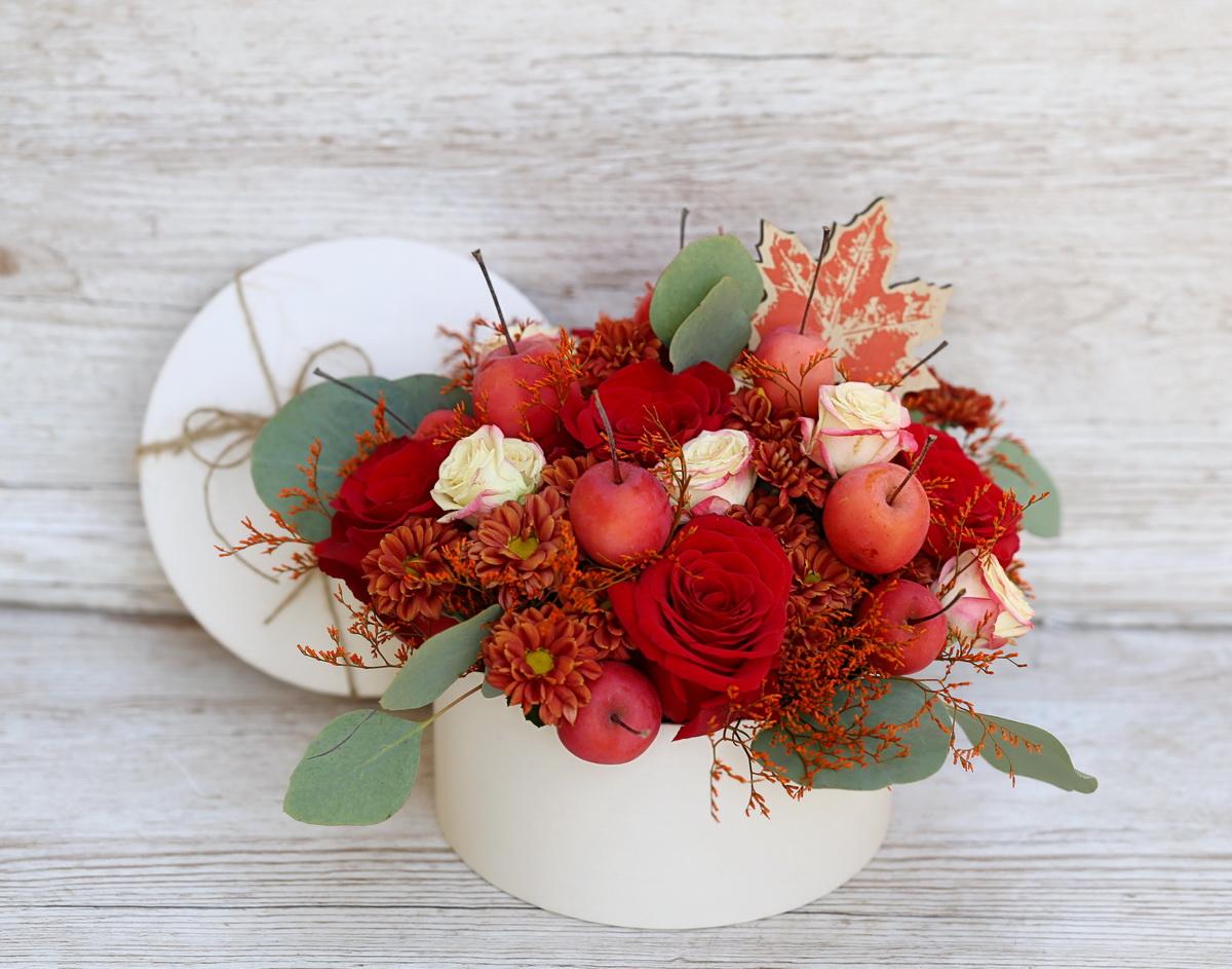 Blumenlieferung nach Budapest - Herbstkiste mit Äpfeln (10 Stiele)
