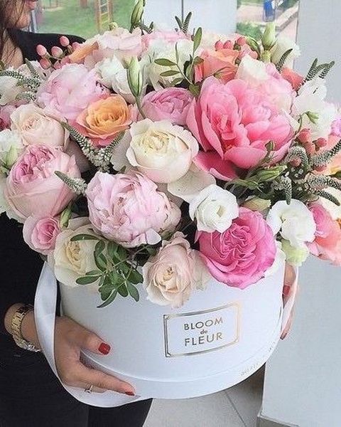 flower delivery Budapest - Luxury box of peonyes and roses and meadow flowers (60 stems)