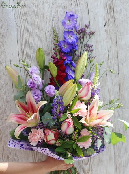 Blumenlieferung nach Budapest - Rosa-Violett Blumenstrauß mit lilien (13 szál)