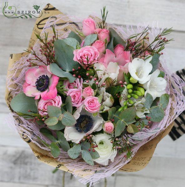 Blumenlieferung nach Budapest - Rosa Vintage Rundstrauß (17 Stiele)