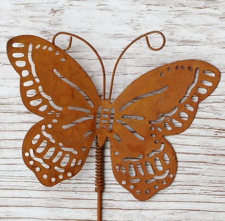 Virágküldés Budapest - rozsdás pillangó betűző (8,5cm)