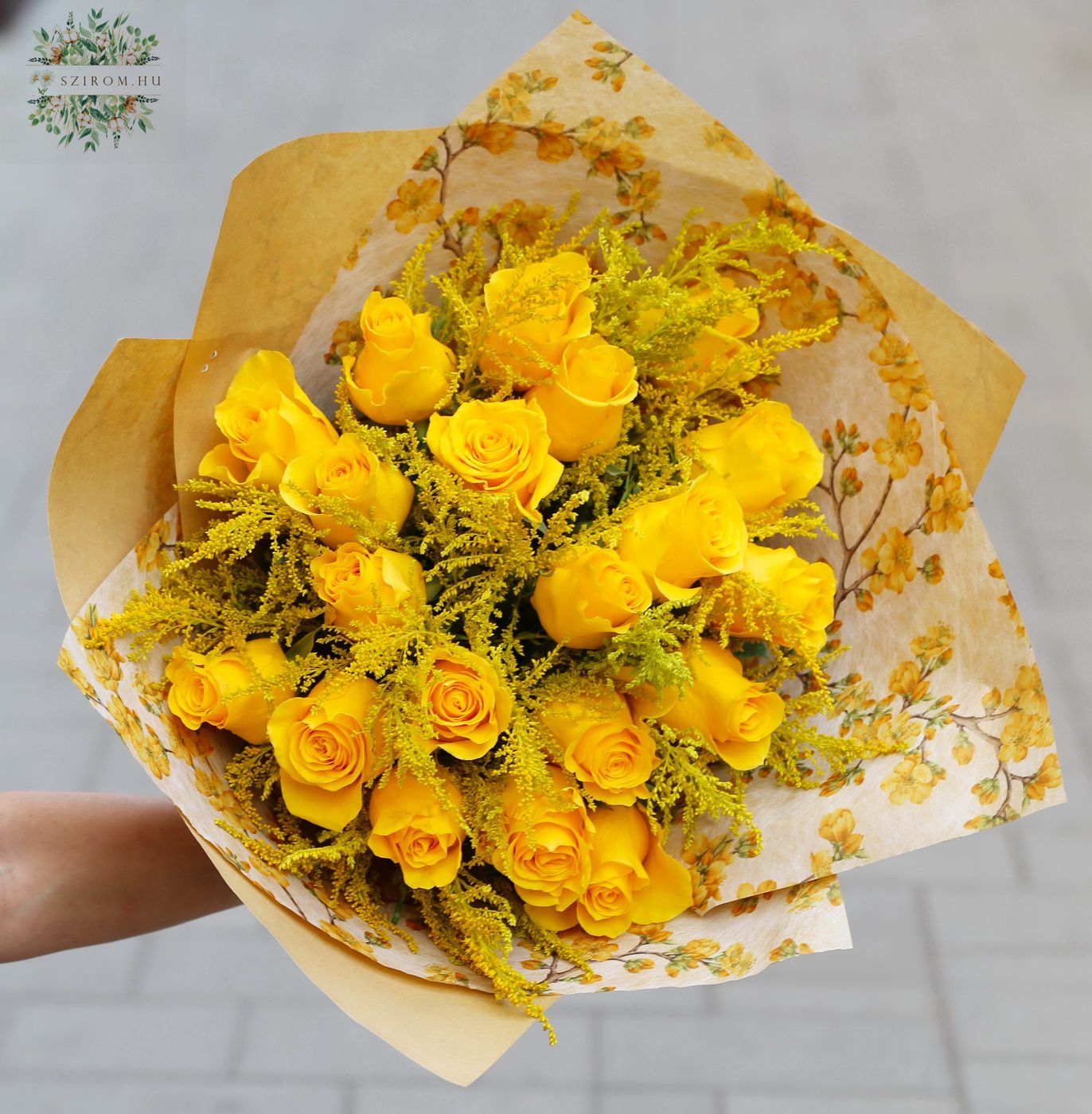 flower delivery Budapest -  20 yellow roses with small yellow flowers