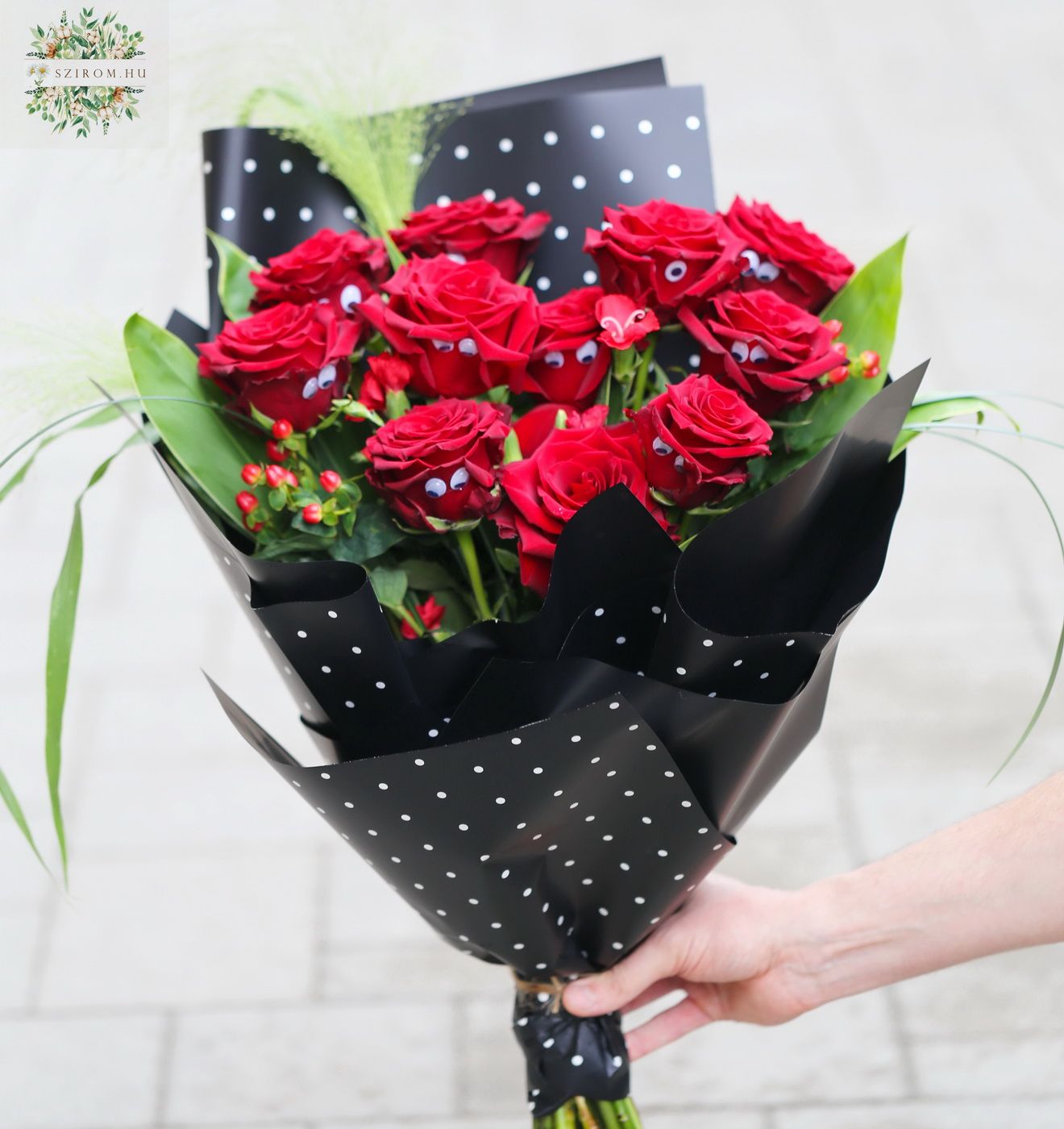 flower delivery Budapest - staring red roses ;) (11 roses + small flowers)
