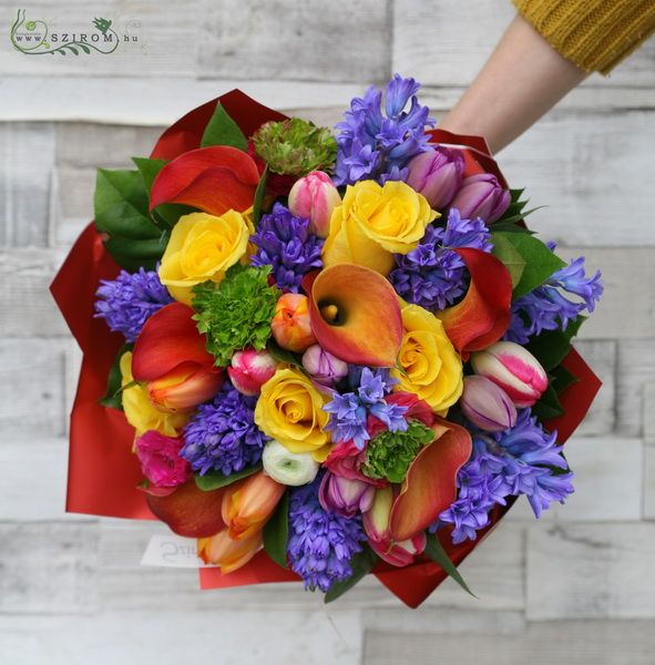 Blumenlieferung nach Budapest - Regenbogen-Bouquet mit Calla, Frühlingsblumen (40 Stiele)