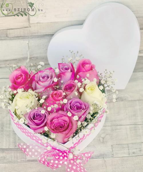 flower delivery Budapest - heart box with 11 pastel roses and baby's breath