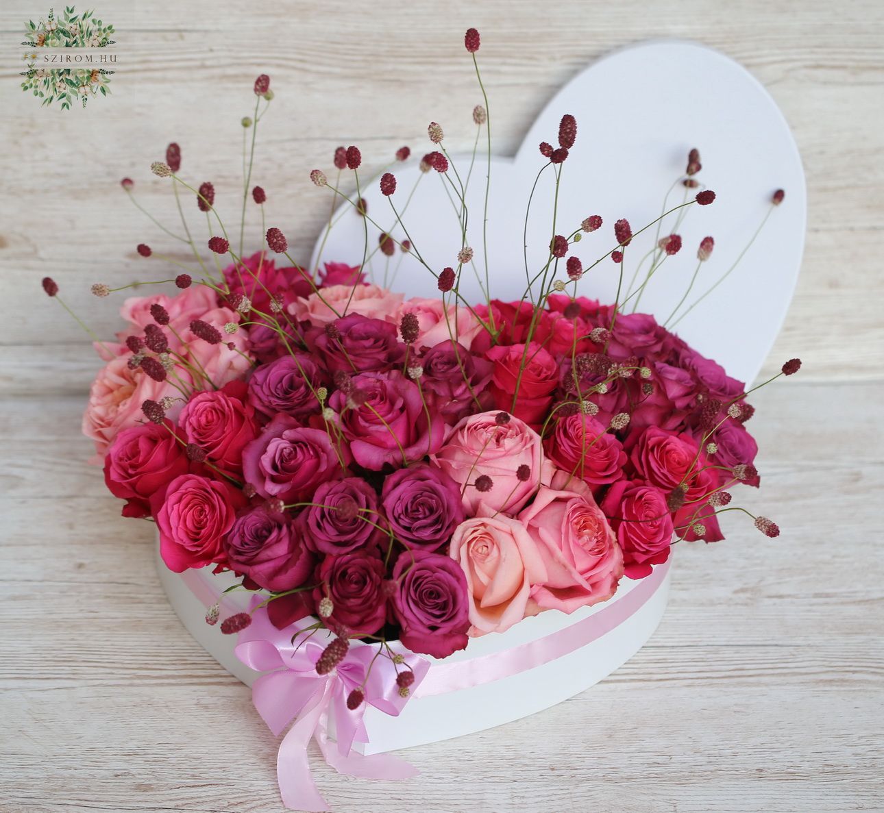 Blumenlieferung nach Budapest - Romantische Herz Rosenbox mit 40 Rosen