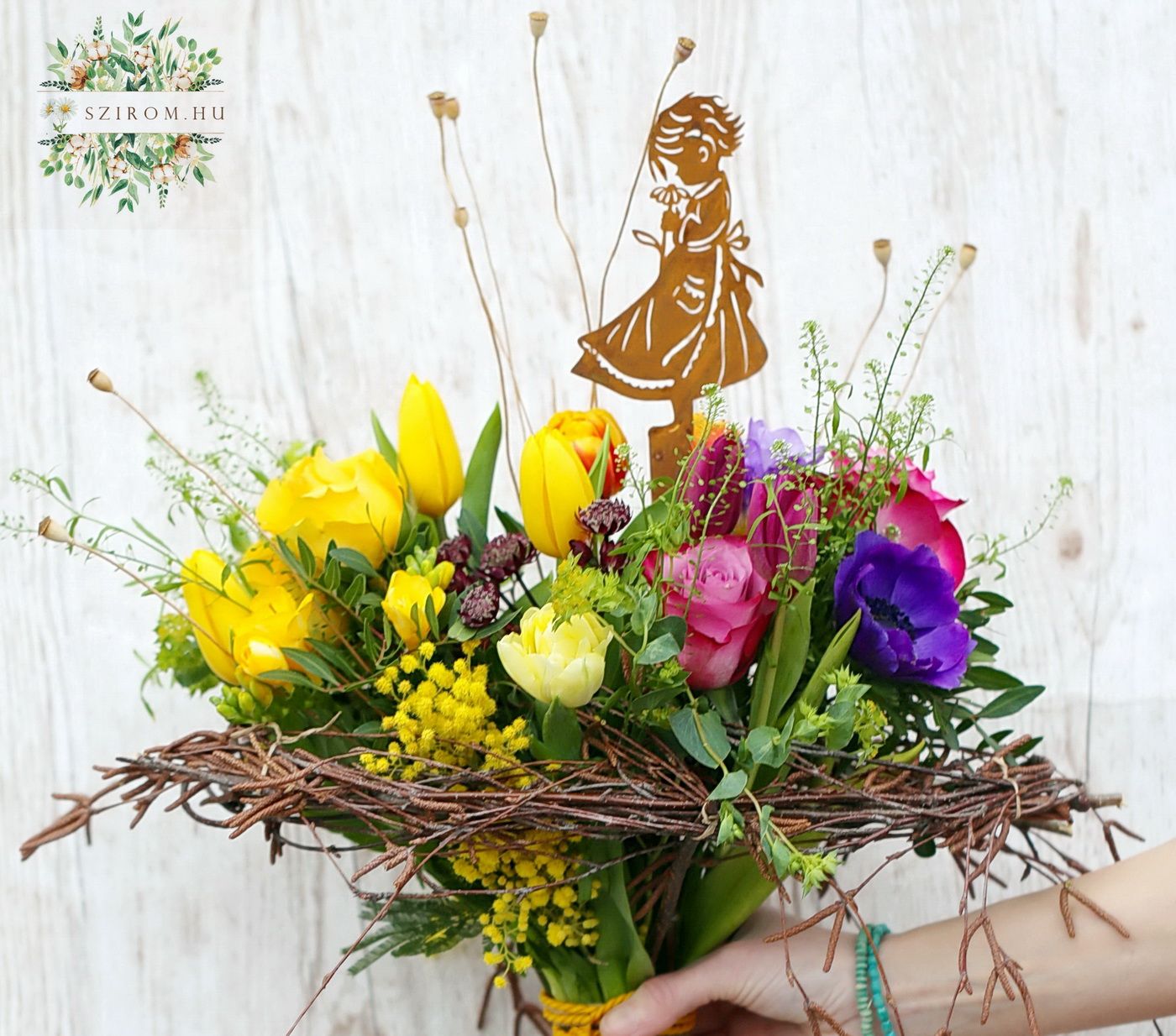 flower delivery Budapest - Spring bouquet with girl silhouette (18 stems)
