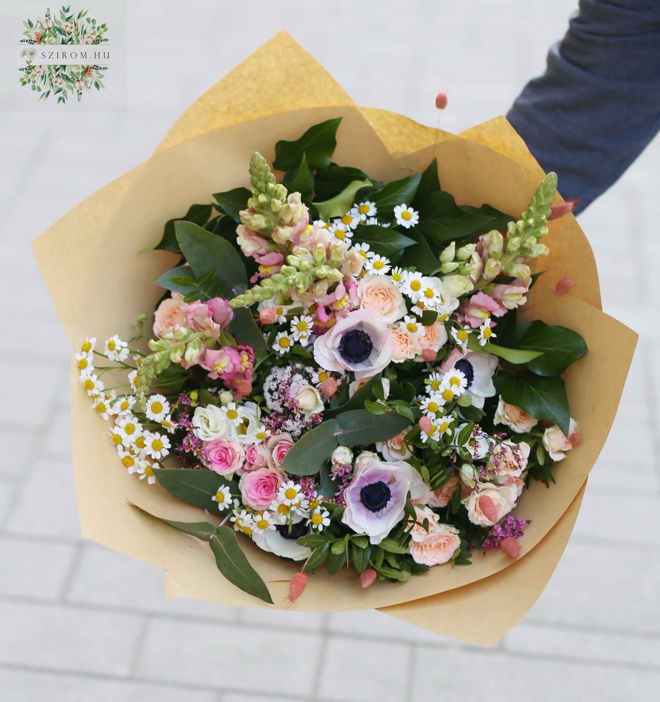 flower delivery Budapest - spring bouquet with small flowers and anemone (20 stems)