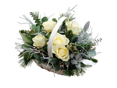 flower delivery Budapest - winter forest rose basket (5 stems)