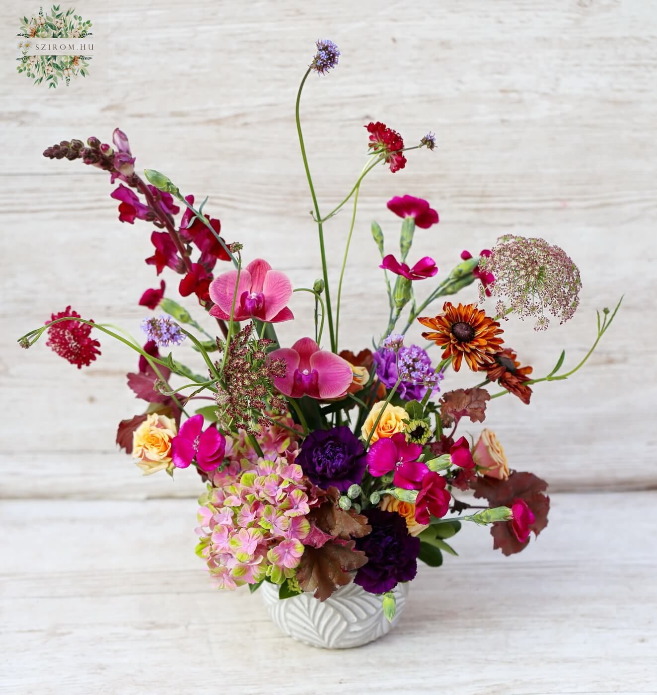 Blumenlieferung nach Budapest - Wildblumen und Orchideen in einer Keramiktopf