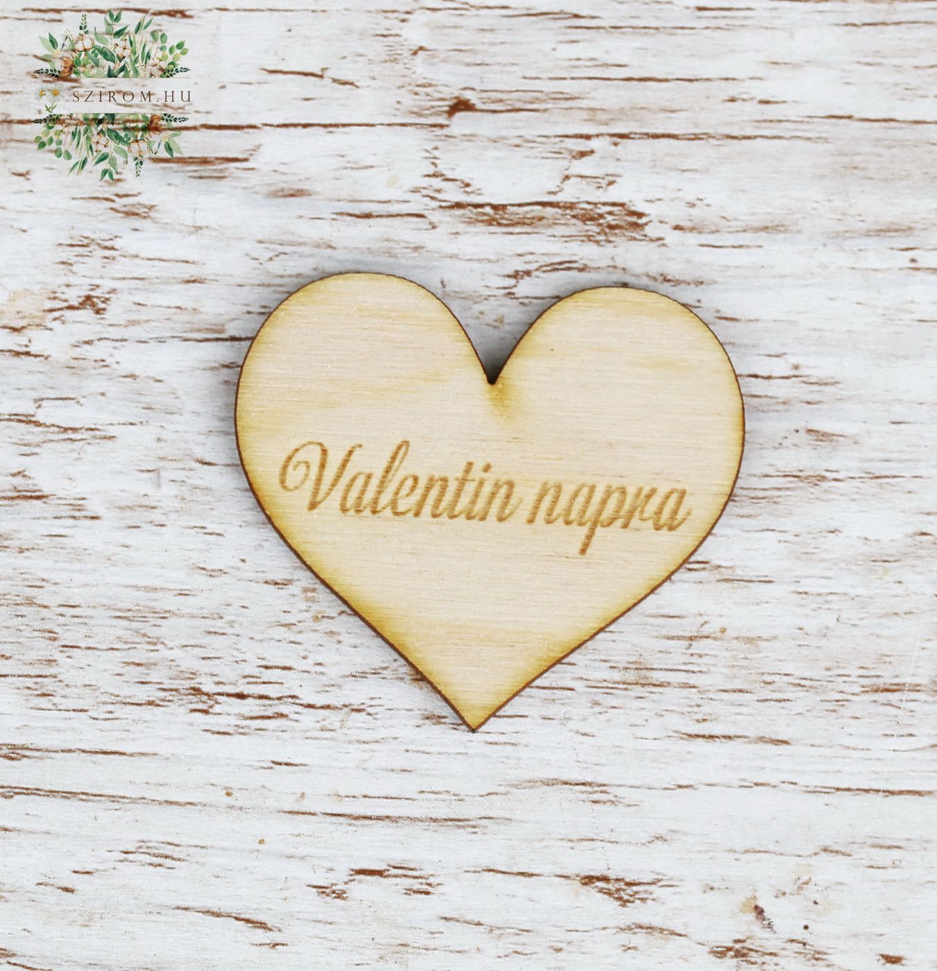 Blumenlieferung nach Budapest - Für Valentintag, hölzerne Herz klein