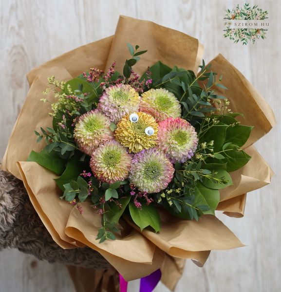 Blumenlieferung nach Budapest - Blume Figur vom Blumen im Strauss