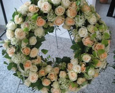 Blumenlieferung nach Budapest - Trauer Kranz