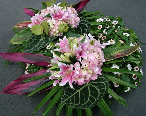 flower delivery Budapest - greek w. covered with lilies and hydrangeas (1.2 m)