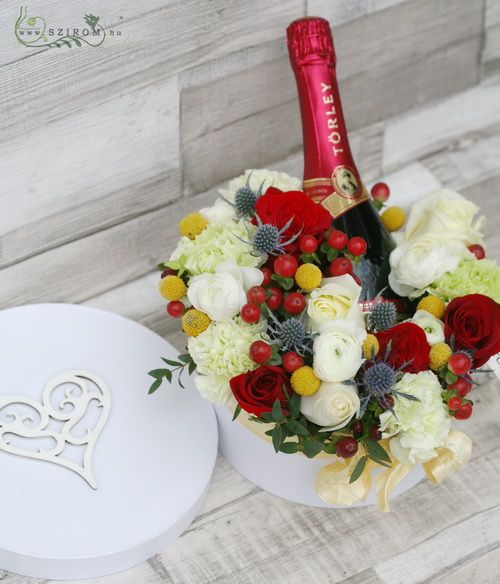 Blumenlieferung nach Budapest - rosenbox mit Champagner (29 stiele)