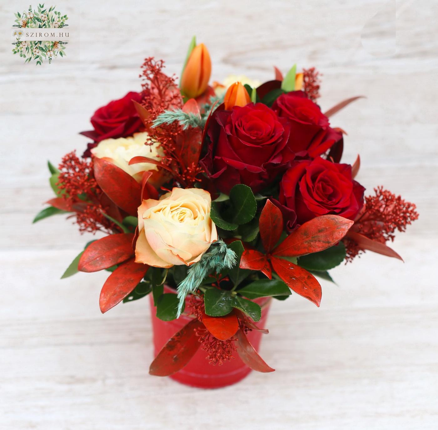 Blumenlieferung nach Budapest - Blumenschale Love mit Rosen und Tulpen (9 Stiele)