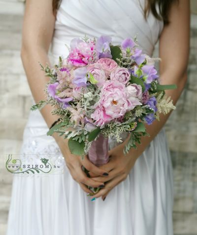 Bridal bouquet small rustic round (English rose, lathyrus, peonia, astilbe, pink, purple)