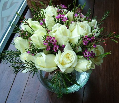 sphere vase with white roses, waxflower (20 stems)