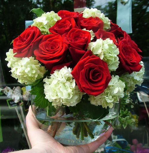 20 Rosen in einer Glaskugel