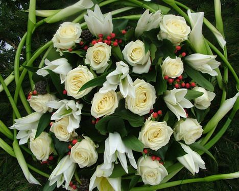 wreath with bent callas, lilies, roses (1.1 m)