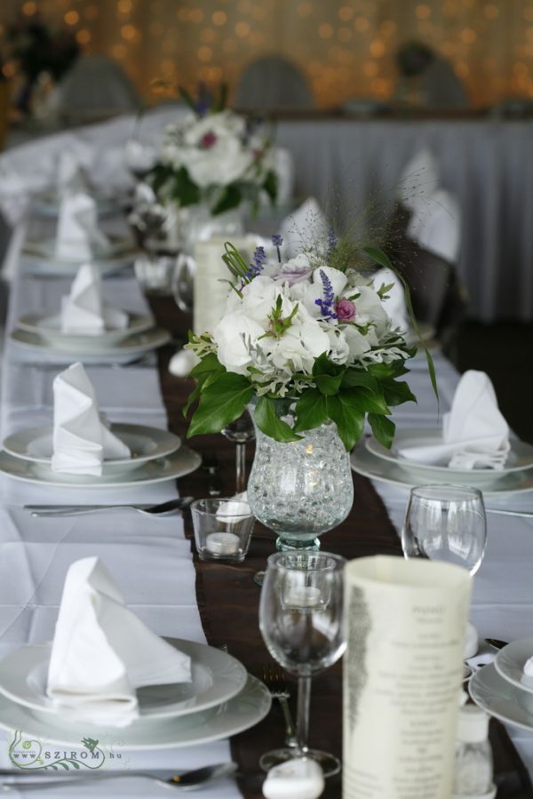 Centerpiece 1pc, Bagolyvár Inárcs (hydrangea, rose, white), wedding